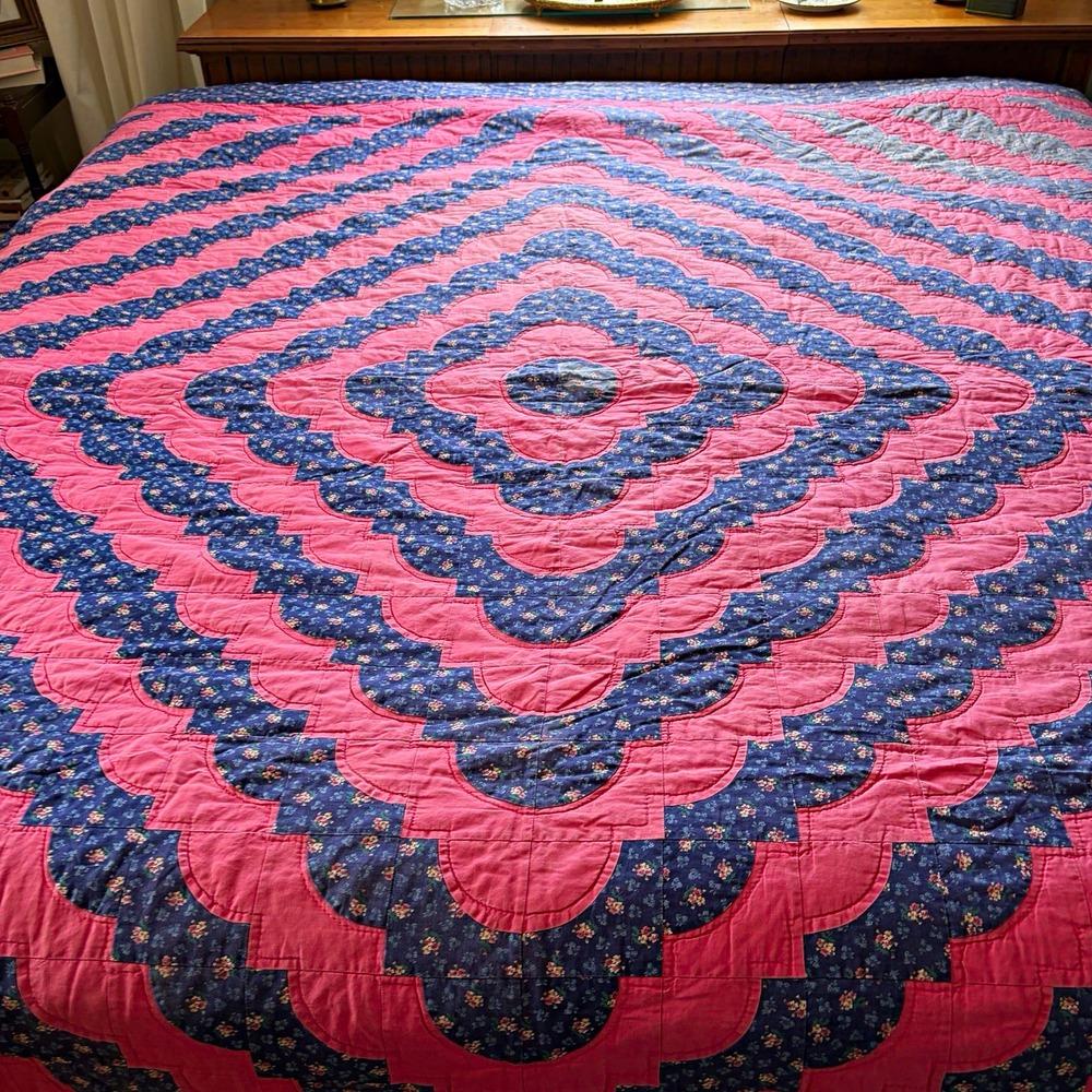 Vintage Mountain Echo Quilt Handmade Scallop Dusty Rose Blue Floral Queen/King